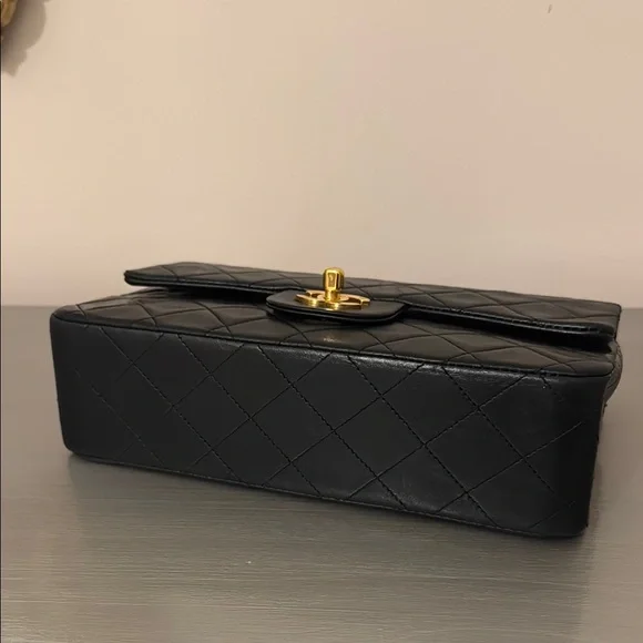 Chanel Classic Double Flap Medium Black Lambskin with 24k gold plate hardware - Picture 3 of 16